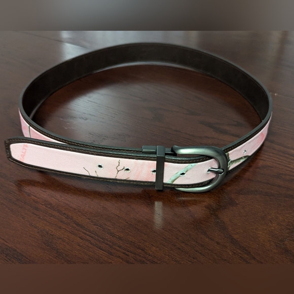 Realtree Pink Camo L/XL Belt - Picture 3 of 8